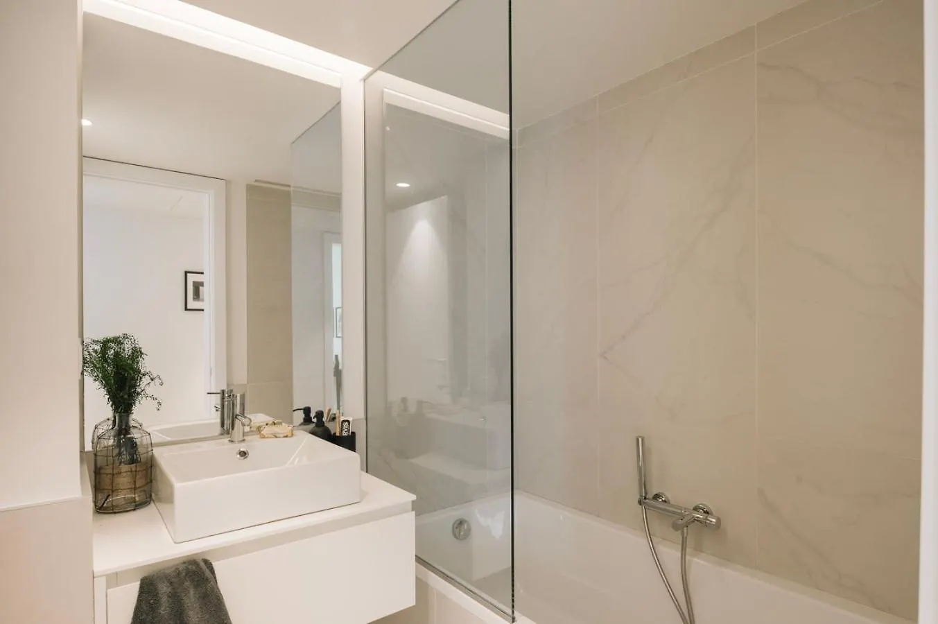 Apartment Figueira - 2 Bedrooms And Pool In Areeiro Lisbon
